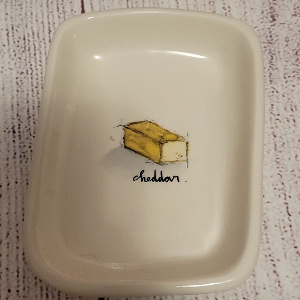 Small Rae Dunn rectangle plates - Picture 3 of 4